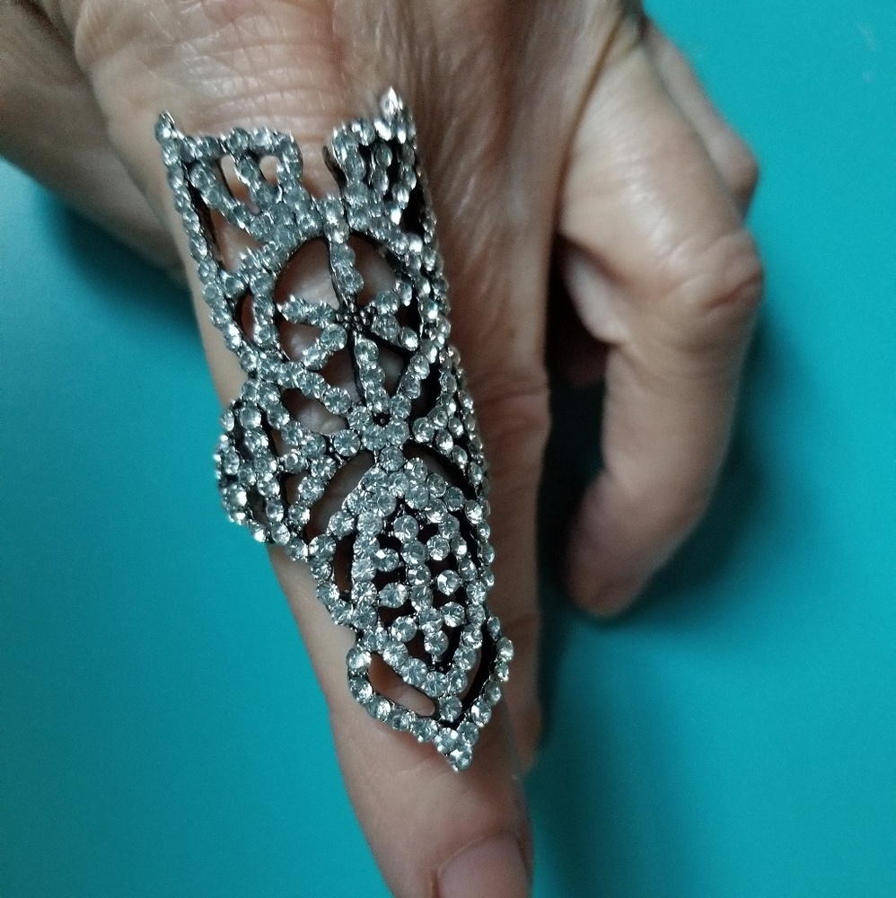 One piece stunning ring cuff